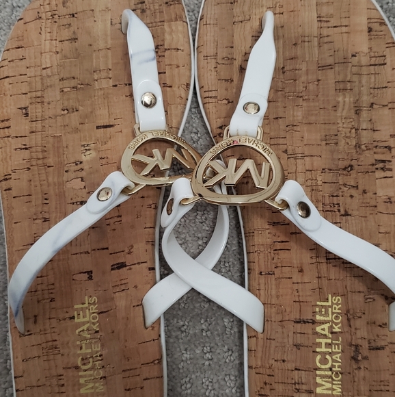 Micheal Kors summer flip flops - Picture 2 of 3